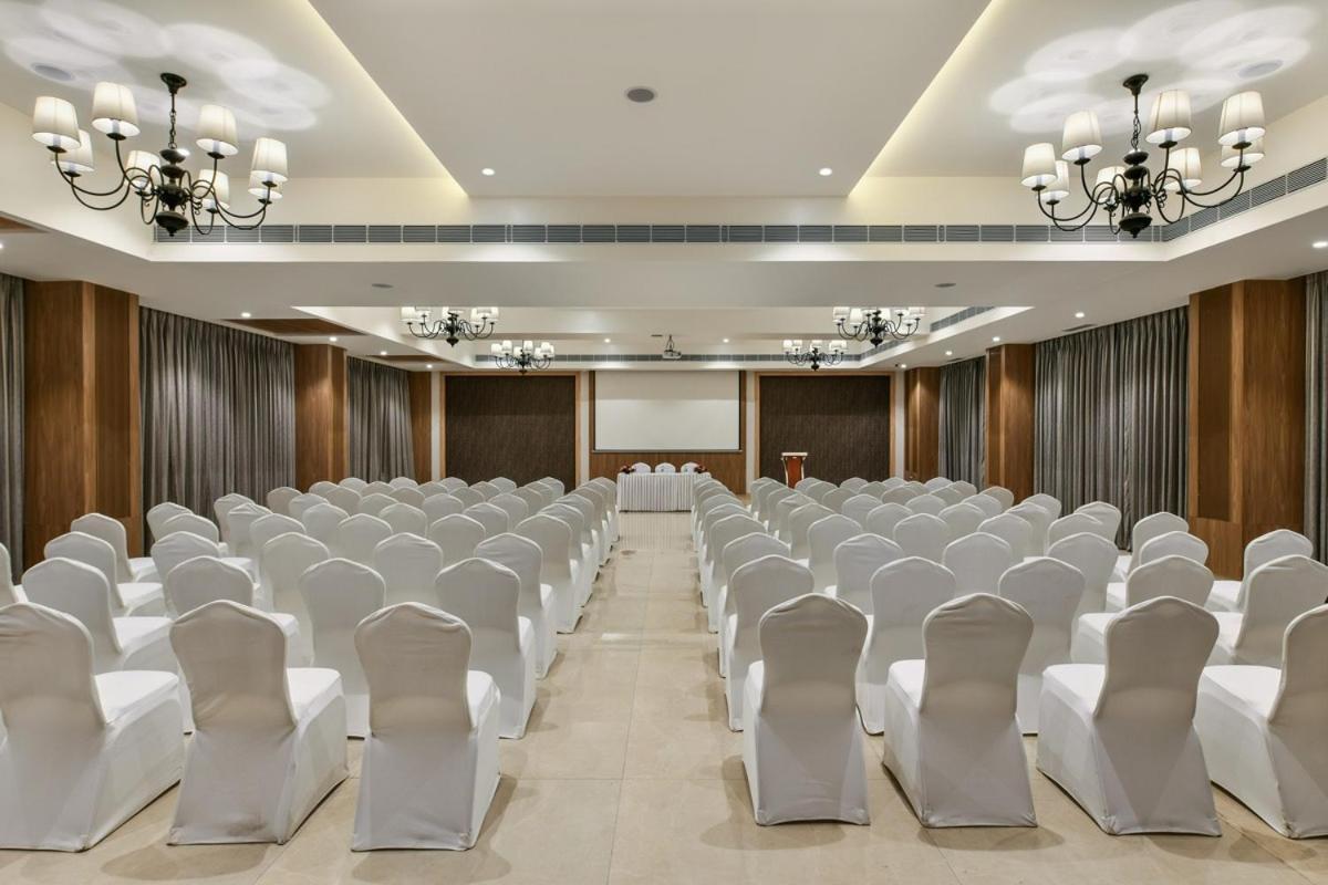 Meritas Aura Resort Lonavala Eksteriør bilde